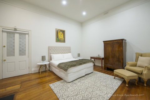 Roxburgh House Apartments - Taree Accommodation 8