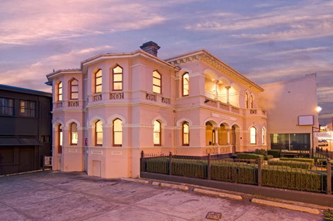 Roxburgh House Apartments - Taree Accommodation 10