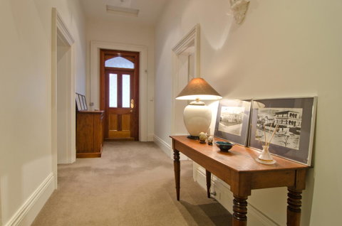 Roxburgh House Apartments - Taree Accommodation 16