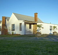 Buttons Cottage - Taree Accommodation