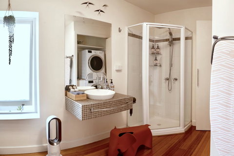 Lotus Gogh Apartment - Taree Accommodation 24