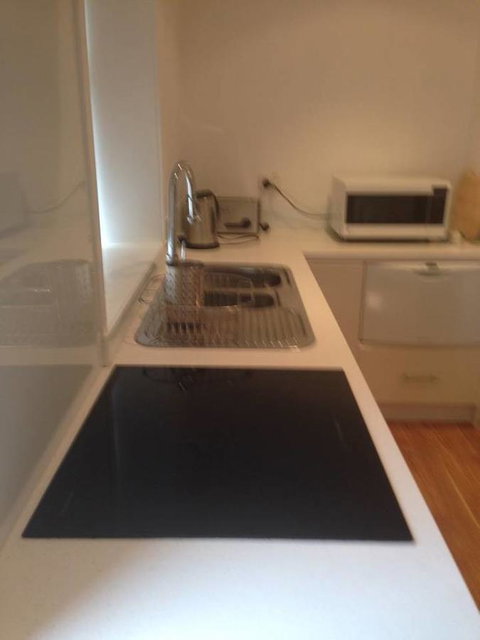 Hobart Colonial Apartment - Taree Accommodation 9