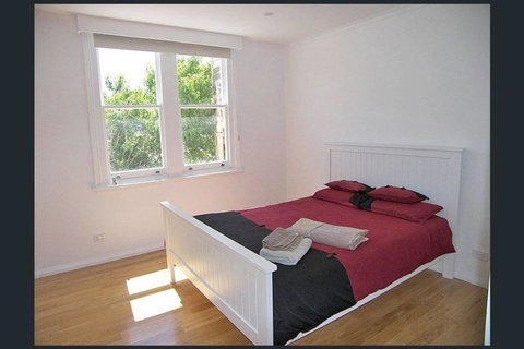 Hobart Colonial Apartment - Taree Accommodation 12