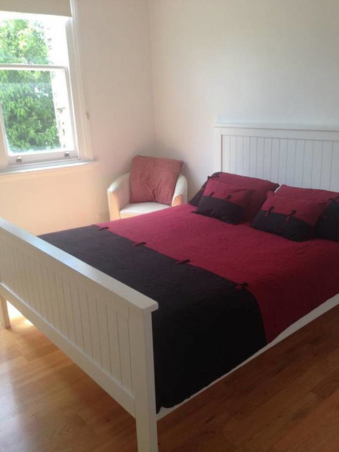 Hobart Colonial Apartment - Taree Accommodation 13