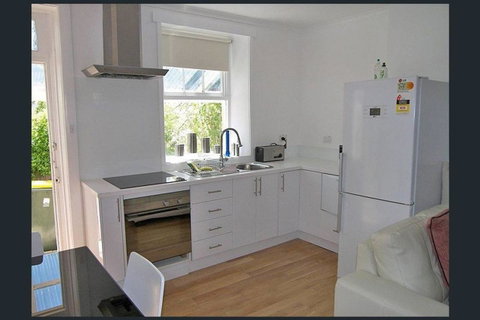 Hobart Colonial Apartment - Taree Accommodation 0