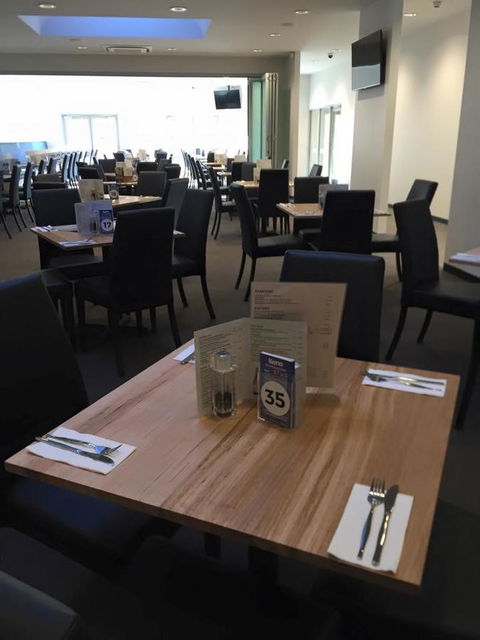Risdon Brook Hotel - Taree Accommodation 2
