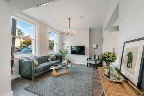 City Retreat Hobart - Taree Accommodation 0