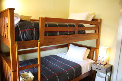The Tasmanian Inn - Taree Accommodation 24