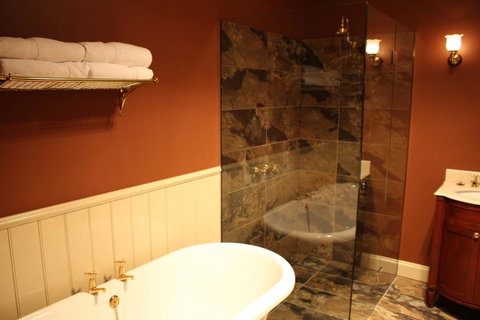 The Tasmanian Inn - Taree Accommodation 12