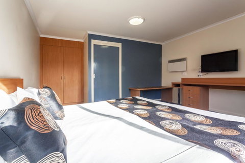 Black Buffalo - Taree Accommodation 3