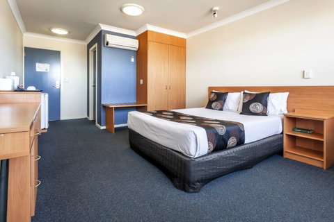 Black Buffalo - Taree Accommodation 9