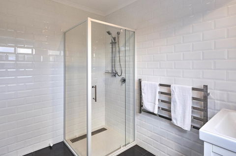 DOLPHIN LOOKOUT COTTAGE - Amazing Views Of The Bay Of Fires - Taree Accommodation 3