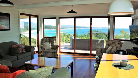 DOLPHIN LOOKOUT COTTAGE - Amazing Views Of The Bay Of Fires - Taree Accommodation 1