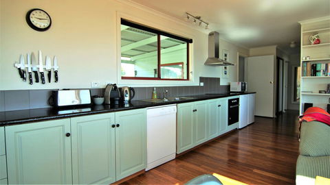 DOLPHIN LOOKOUT COTTAGE - Amazing Views Of The Bay Of Fires - Taree Accommodation 5