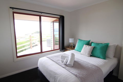 DOLPHIN LOOKOUT COTTAGE - Amazing Views Of The Bay Of Fires - Taree Accommodation 8