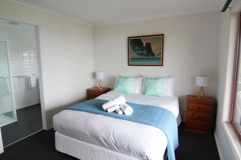 DOLPHIN LOOKOUT COTTAGE - Amazing Views Of The Bay Of Fires - Taree Accommodation 10