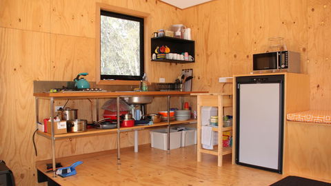 BAY OF FIRES ECO HUT Off Grid Experience At Binalong Bay - Taree Accommodation 9