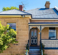 WEST NEST  Classic 3BR Hobart Terrace BEST Location View Close to City - Taree Accommodation