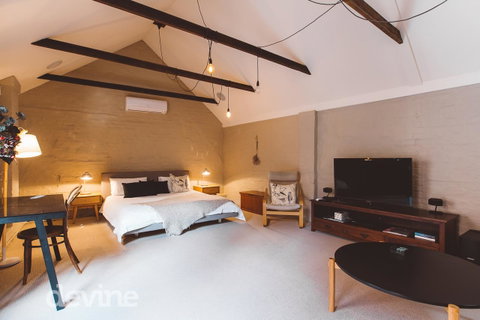 Devine Stays - Hayloft On ELizabeth - Taree Accommodation 1