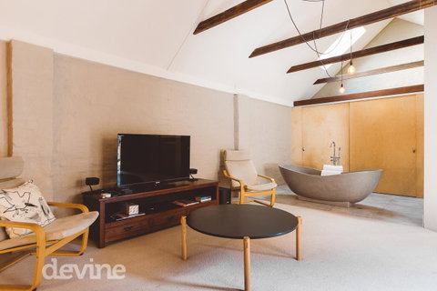 Devine Stays - Hayloft On ELizabeth - Taree Accommodation 0
