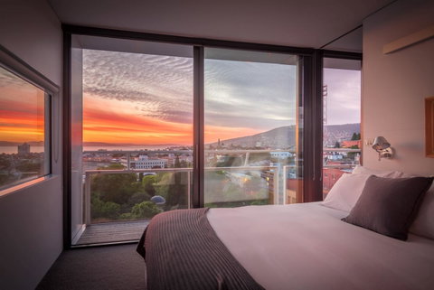 Avalon City Retreat - Taree Accommodation 9