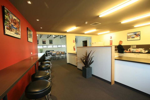 Swansea Backpacker Lodge - Taree Accommodation 10