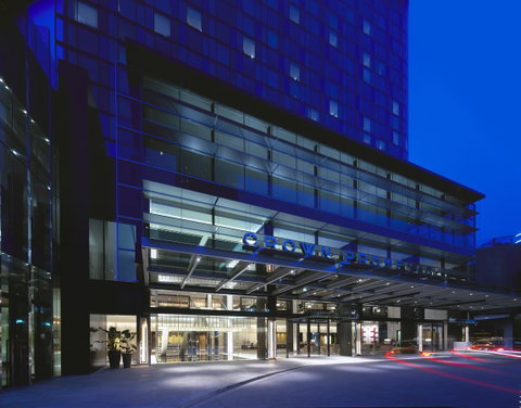 Crown Promenade Melbourne - Taree Accommodation 10
