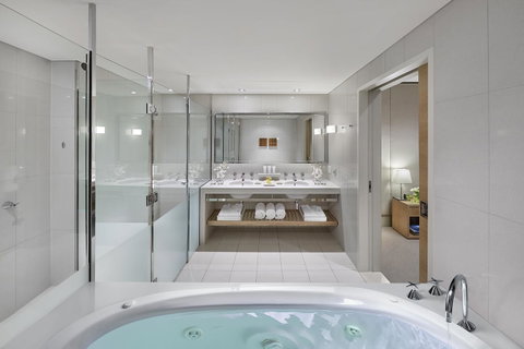 Crown Promenade Melbourne - Taree Accommodation 28