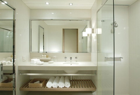 Crown Promenade Melbourne - Taree Accommodation 6