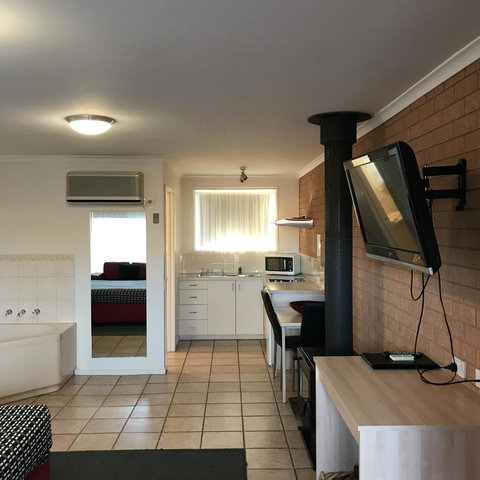 Beachcomber Motel & Apartments - Taree Accommodation 5