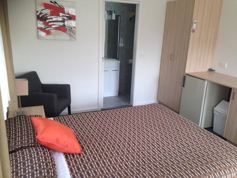 Beachcomber Motel & Apartments - Taree Accommodation 24