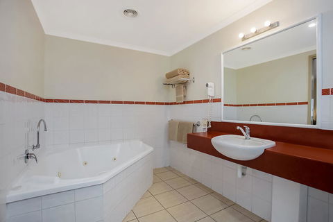 Comfort Inn Warrnambool International - Taree Accommodation 11