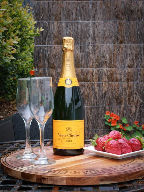 Capella Villa No. 4 - Stunning Luxury Decor Inside And Out - Taree Accommodation 12