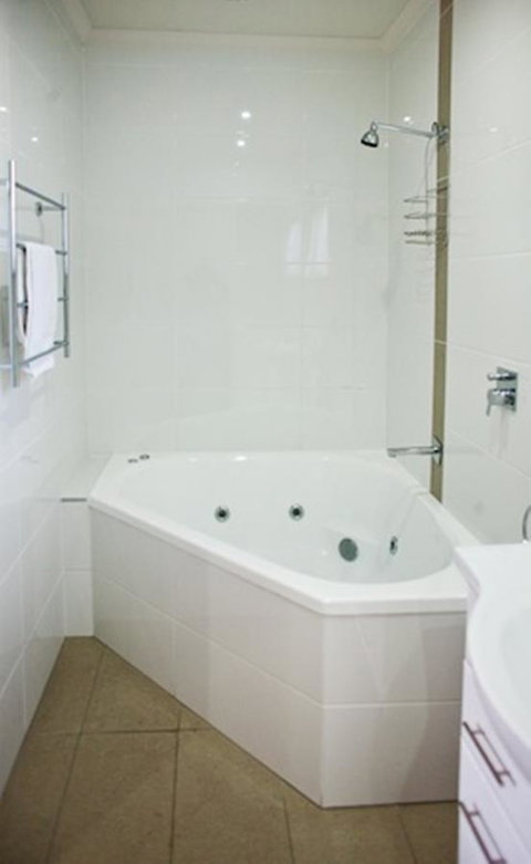 Coachman Motel And Holiday Units - Taree Accommodation 3