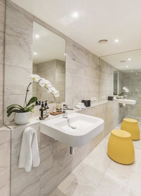 Quay West Suites Melbourne - Taree Accommodation 4