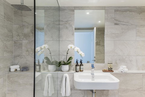 Quay West Suites Melbourne - Taree Accommodation 11