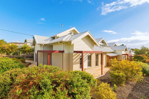Beach Belle - Taree Accommodation 1