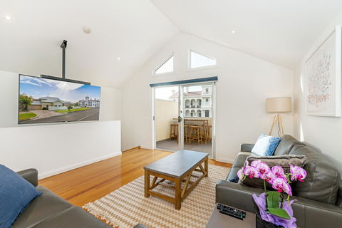 Beach Belle - Taree Accommodation 0