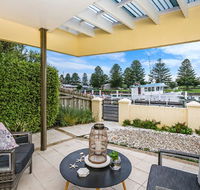 The Waterfront Apartment - Taree Accommodation