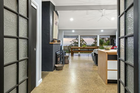 The Bird House - Taree Accommodation 2