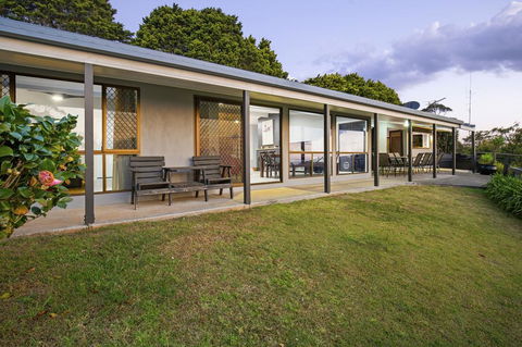The Bird House - Taree Accommodation 3