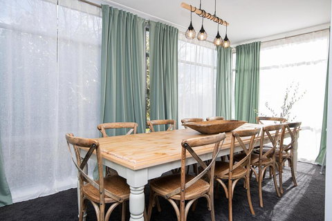 The Byng House Grand And Central, Entertain 12 - Taree Accommodation 0