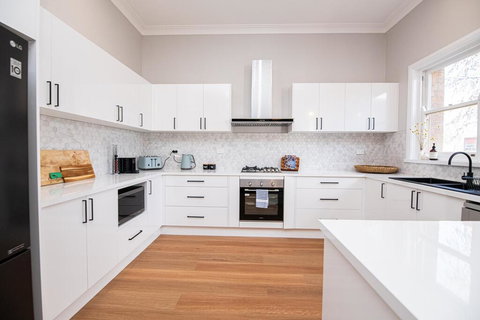 The Byng House Grand And Central, Entertain 12 - Taree Accommodation 1