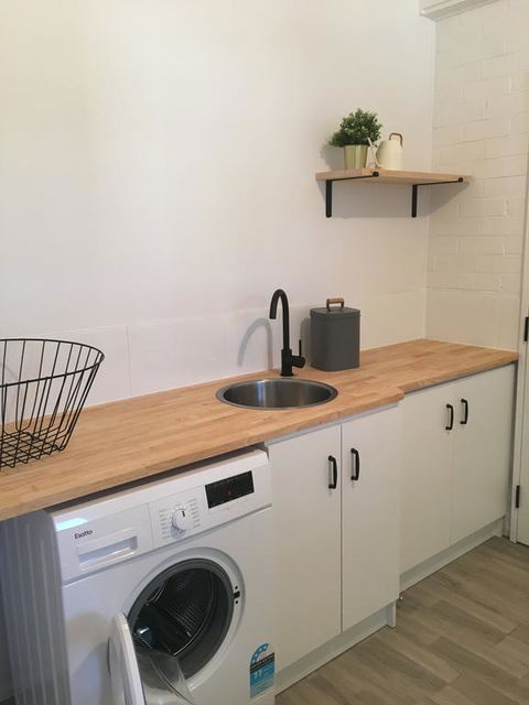 The Gathering Ground - Spacious Entertainer In Toowoomba City - Taree Accommodation 3