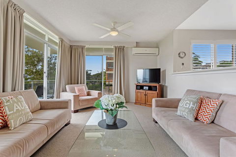 The Helm, Unit 1, 22 Voyager Close - Taree Accommodation 1