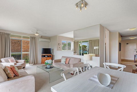 The Helm, Unit 1, 22 Voyager Close - Taree Accommodation 2