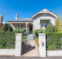 The Pearl on Prince  Stylish Cottage CBD Wifi - Taree Accommodation