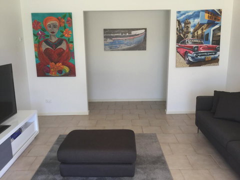 The Red Door - Taree Accommodation 1