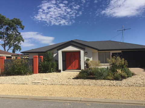 The Red Door - Taree Accommodation 0