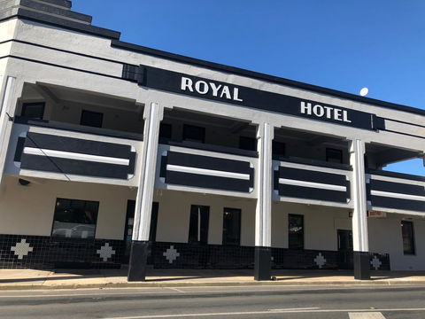 The Royal Hotel, Drouin - Taree Accommodation 1